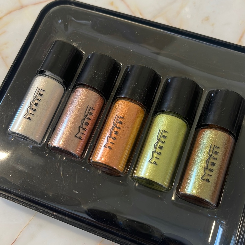 Brand New MAC Pigments Set of 5- Vanilla, Tan, Pink Bronze, Chartreuse, Old Gold